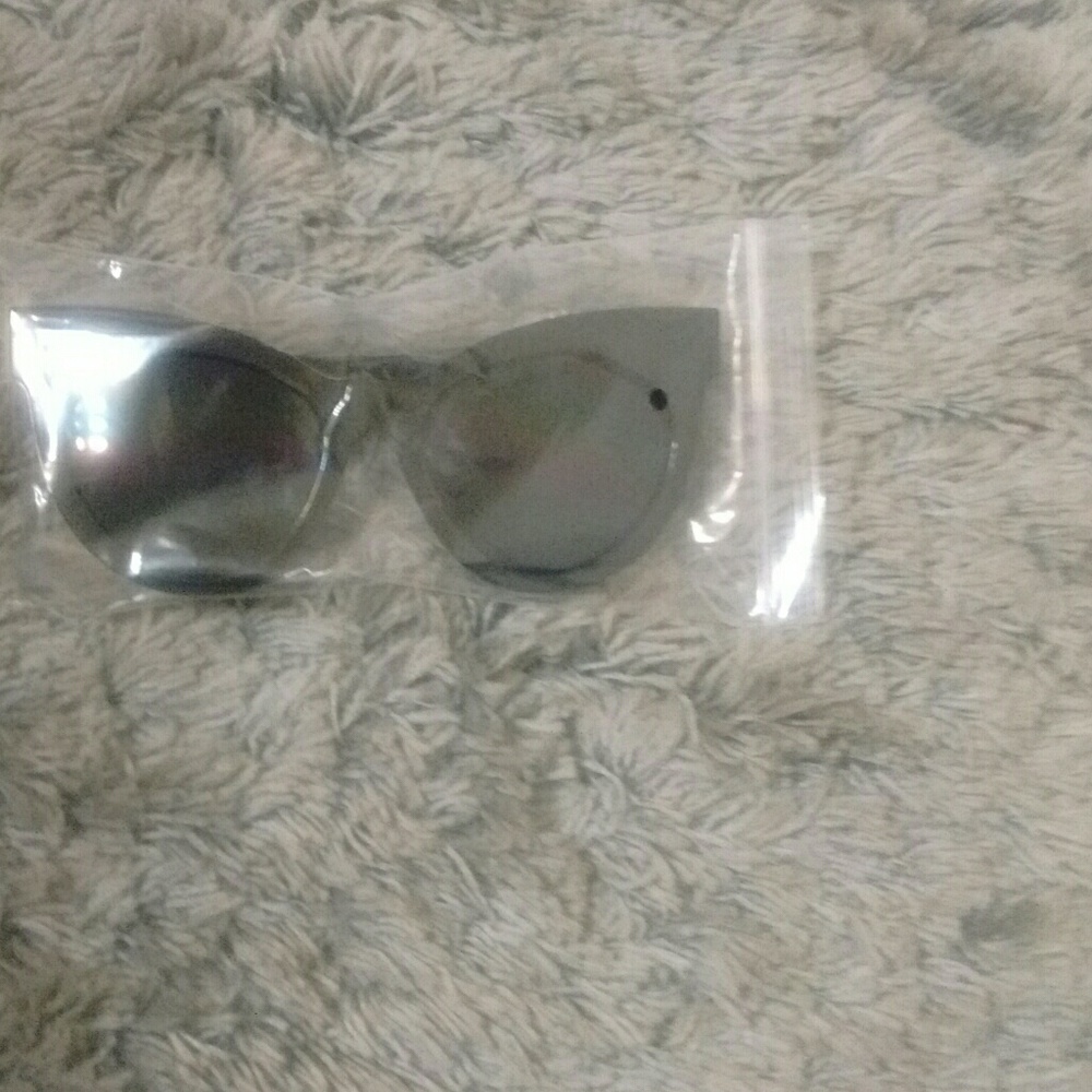 Glossy Black Cateye Sunglasses